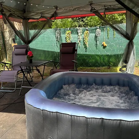 אתר קמפינג Lazy Days Caravan *